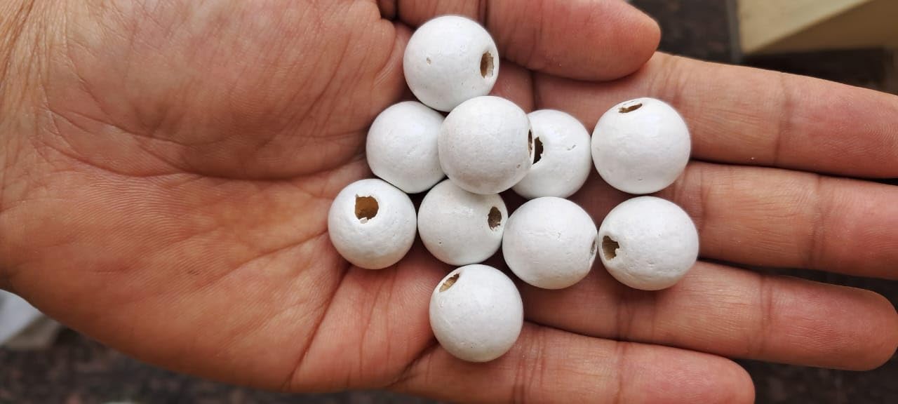 Q1 Beads 18 mm Round, 50 Pieces Natural Wooden Bead Wood Beads for Craft Making, Home Décor, DIY Jwellery Macrame Making (White)